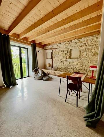 Gîte pour 2 personnes, avec terrasse à Ceyzérieu