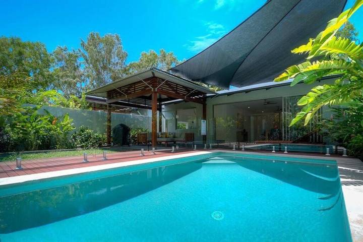 Villa for 8 people, with pool and garden in Port Douglas