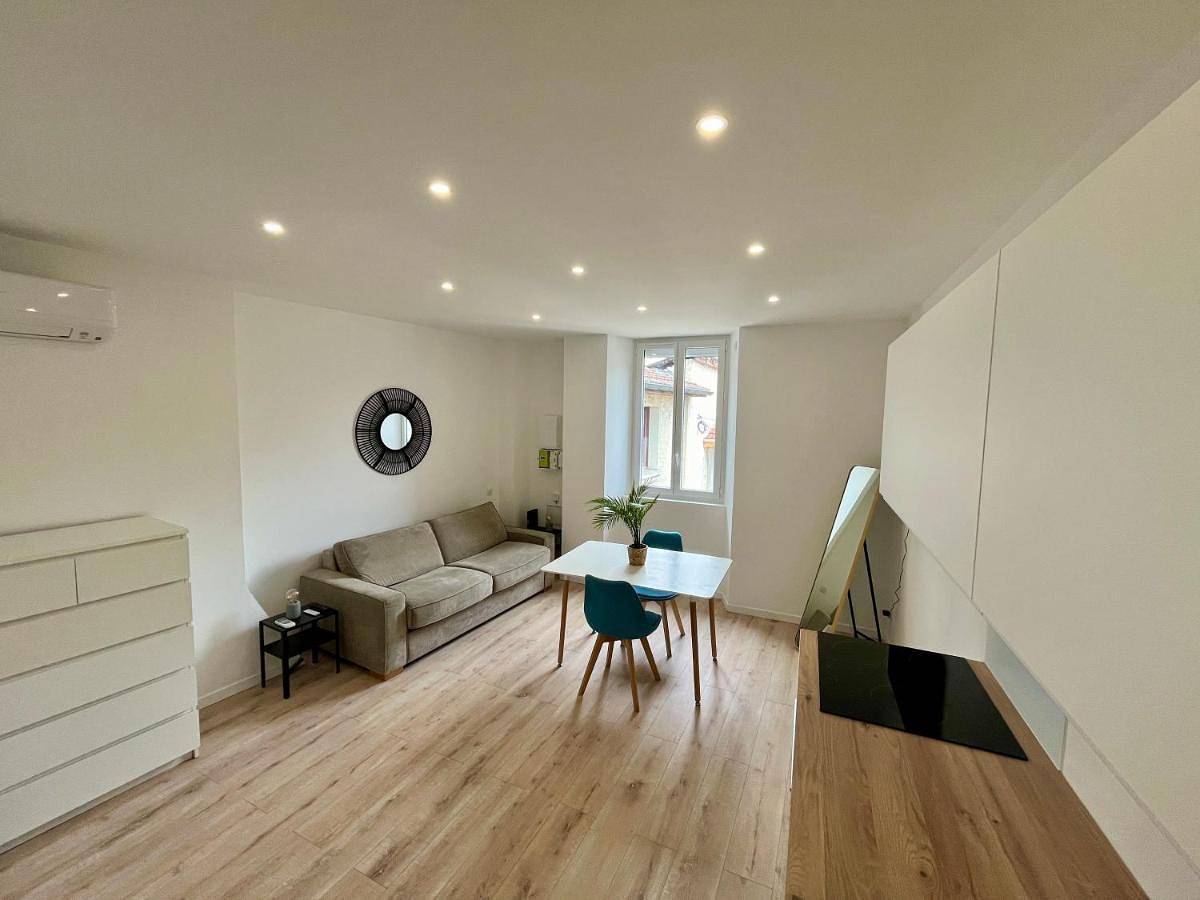 Appartement entier, One-Bedroom Apartment in La Tronche, Isère