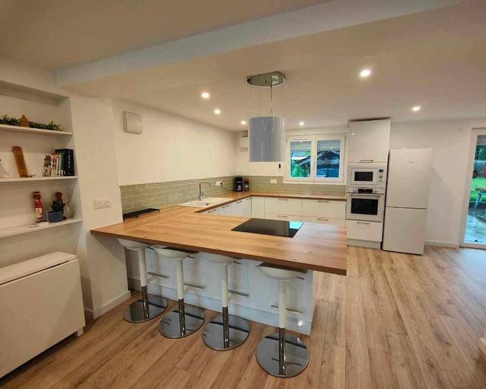 Location de vacances pour 6 personnes, avec terrasse à Saint-Laurent-de-Mure