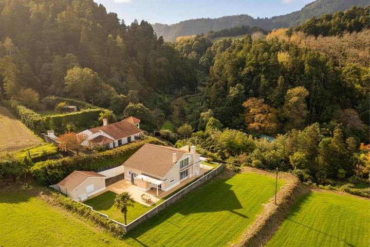 Villa para 8 pessoas, com vista e jardim em Furnas