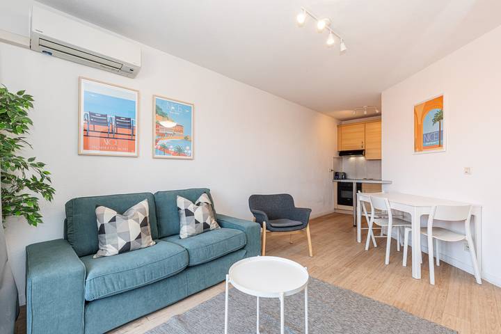 Gîte pour 2 personnes, avec terrasse dans Gare De Nice Riquier