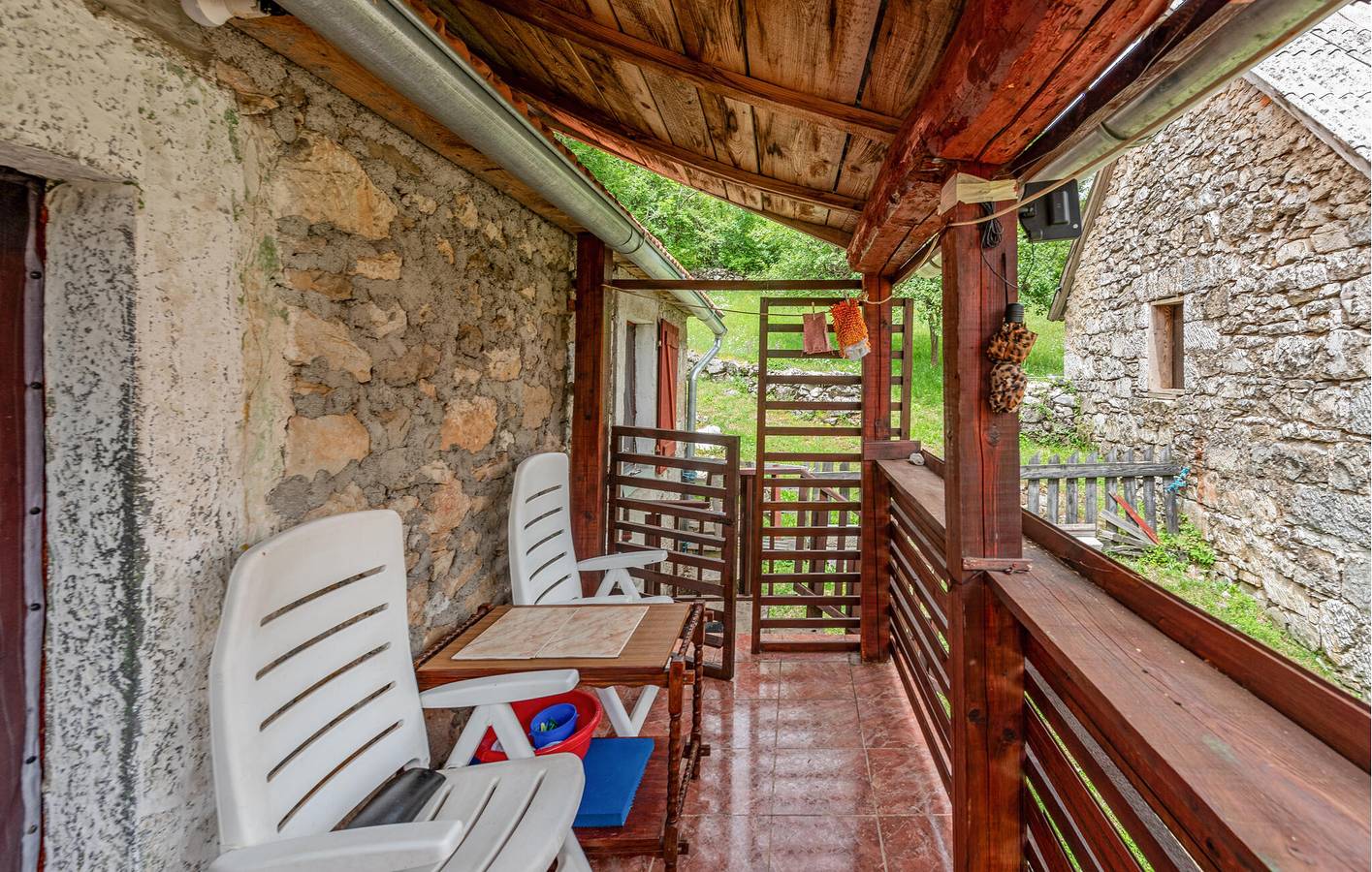 Charmante 140 m² große Wohnung mit Pool, WLAN und Parkplatz in Gračac, Zadar