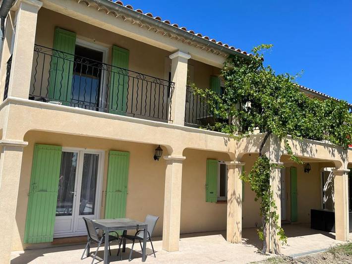 Maison d’hôte pour 3 personnes, avec Terrasse ainsi que Jardin et Piscine à Jonquières