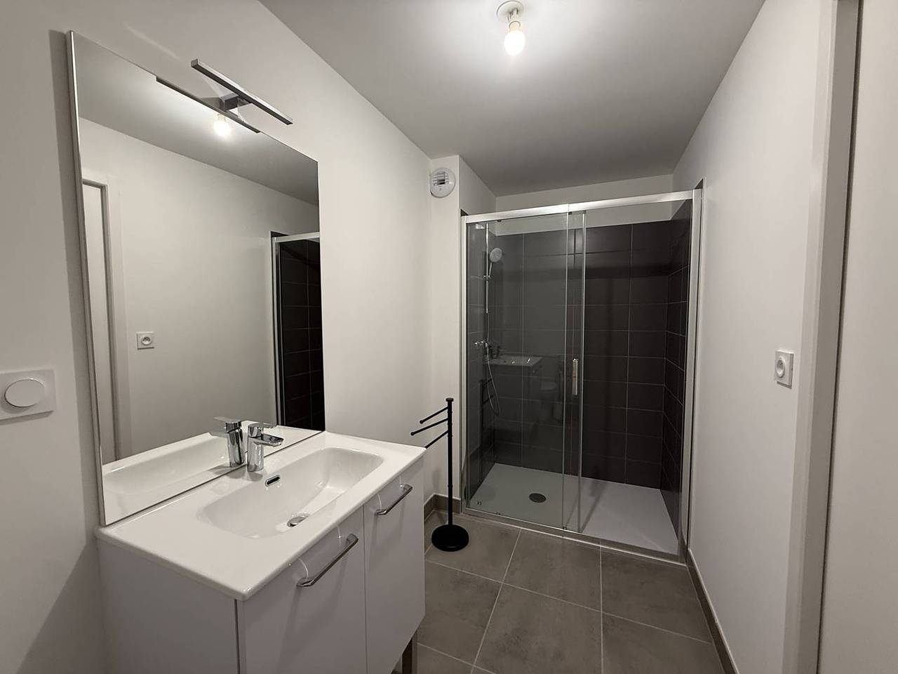 Appartement entier, Appartement neuf avec terrasse, Wifi à Perros-Guirec in Perros-Guirec, Côte de Granit Rose