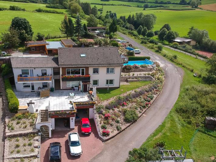 Ferienwohnung für 5 Personen, mit Balkon und Terrasse sowie Garten und Pool in Waldeck - 2