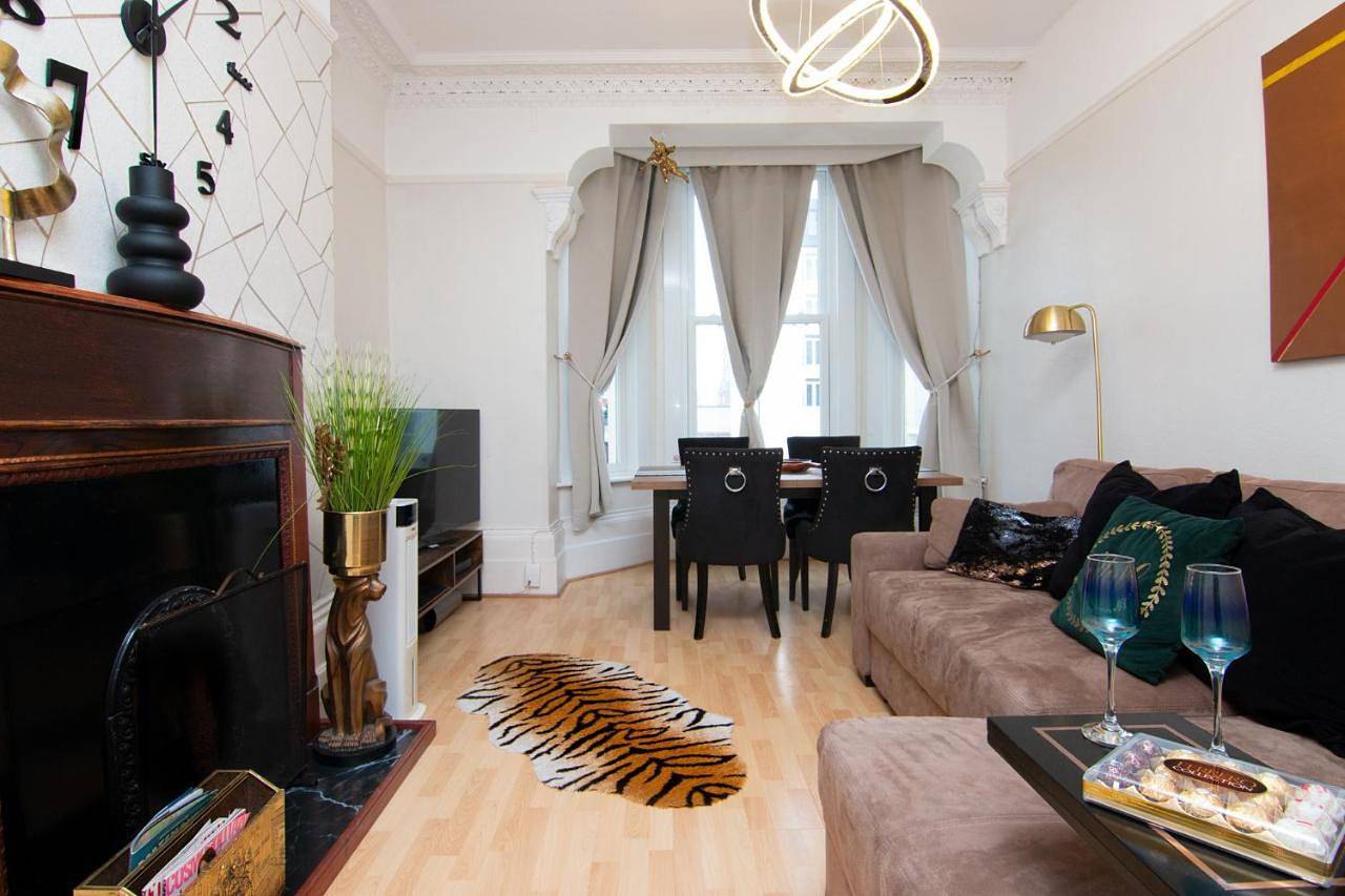 Entire apartment, Two-Bedroom Apartment in Southsea, Portsmouth