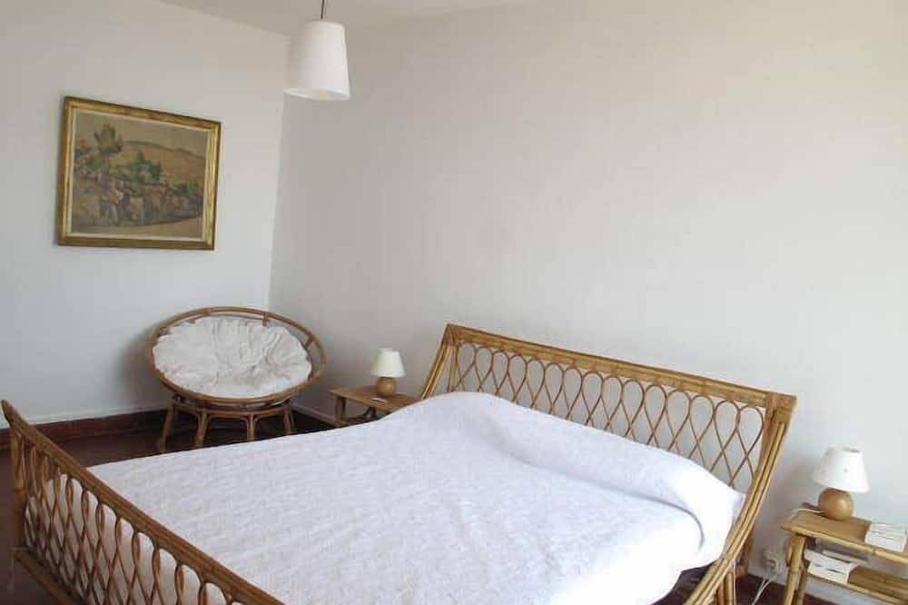 Villa for 6 people in a private estate in Gaou Bénat. Exceptional sea view in Cap Bénat, Bormes-les-Mimosas