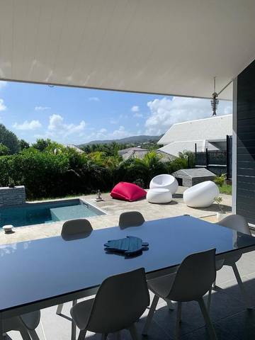Cottage pour 2 personnes, avec jardin ainsi que vue et piscine dans Baignoire de Joséphine