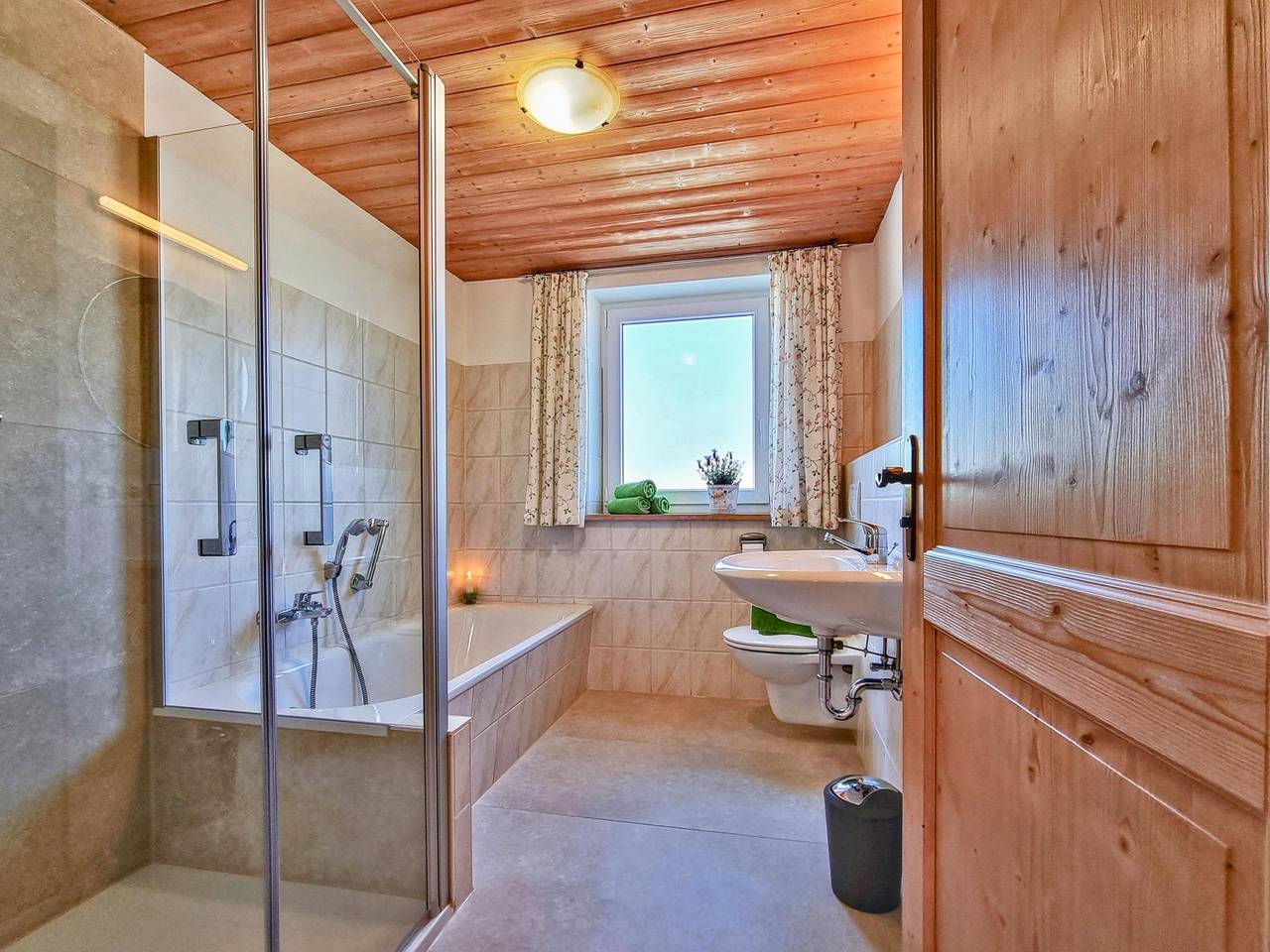 Ganze Wohnung, Wohnung in Oberbayern mit Ofen und Terrasse in Wildsteig, Romantische Straße