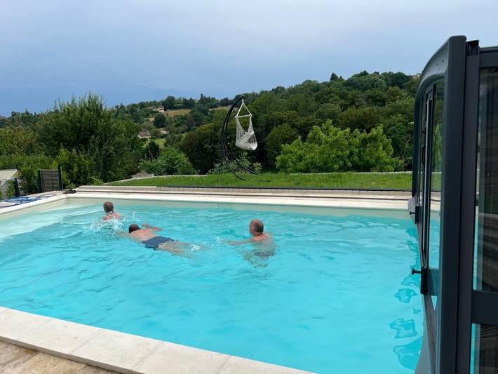 Gîte pour 6 personnes, avec piscine ainsi que jardin et terrasse