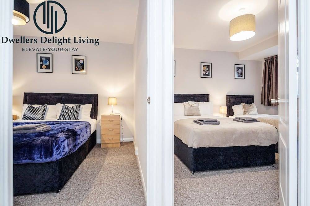 Stunning ☆ 3 Bedroom  ☆ 2 Bath house Hainault /Greater London☆ in Redbridge, London