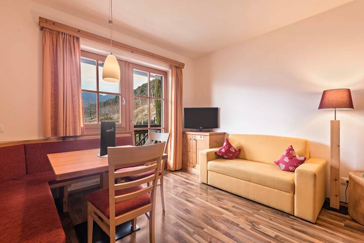 Hel lägenhet, Holiday Apartment 'Riegelehof 3' with Balcony, Garden & Wi-Fi in Lajen, Dolomiti Superski