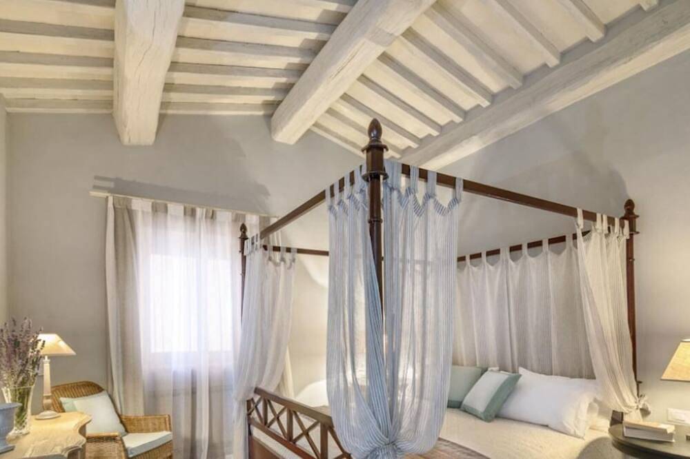 Luxury Villa for 6 inside a wonderful Estate in Perugia, Perugia Province