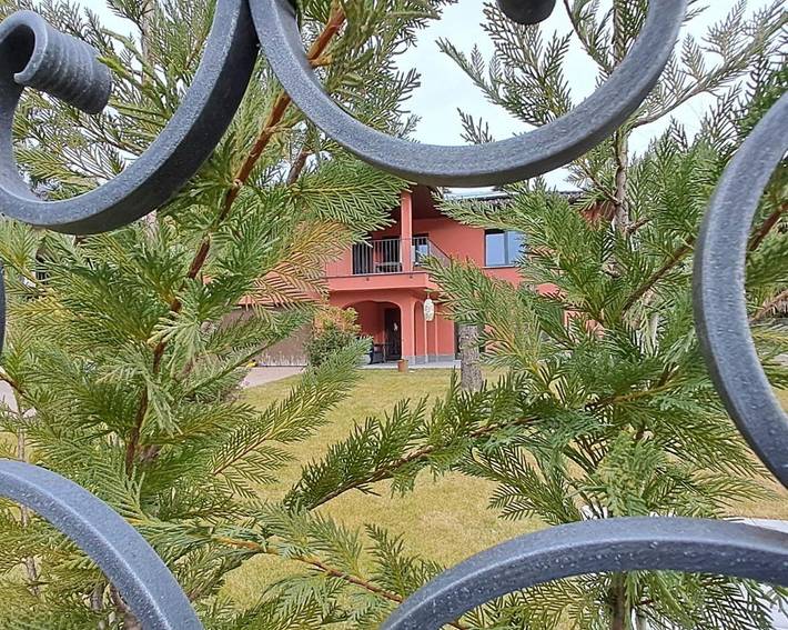 Chambre d’hôte pour 2 personnes, avec terrasse ainsi que vue et jardin, animaux acceptés à Bellinzone