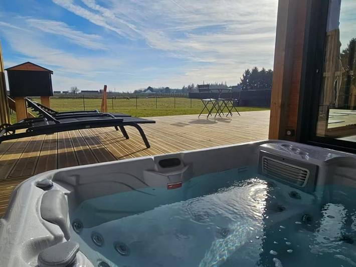 Gîte pour 2 personnes, avec jardin ainsi que terrasse et jacuzzi dans Boigny-sur-Bionne
