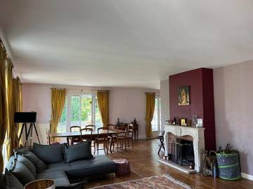 Gîte pour 12 personnes, avec jardin et vue, animaux acceptés à Saint-Florentin