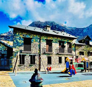 Casa rural para 7 personas, con jardín y vistas en Hoz de Jaca