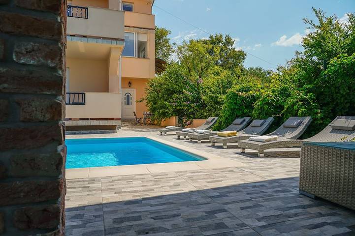 Ferienwohnung für 5 Personen, mit Pool und Balkon - 1