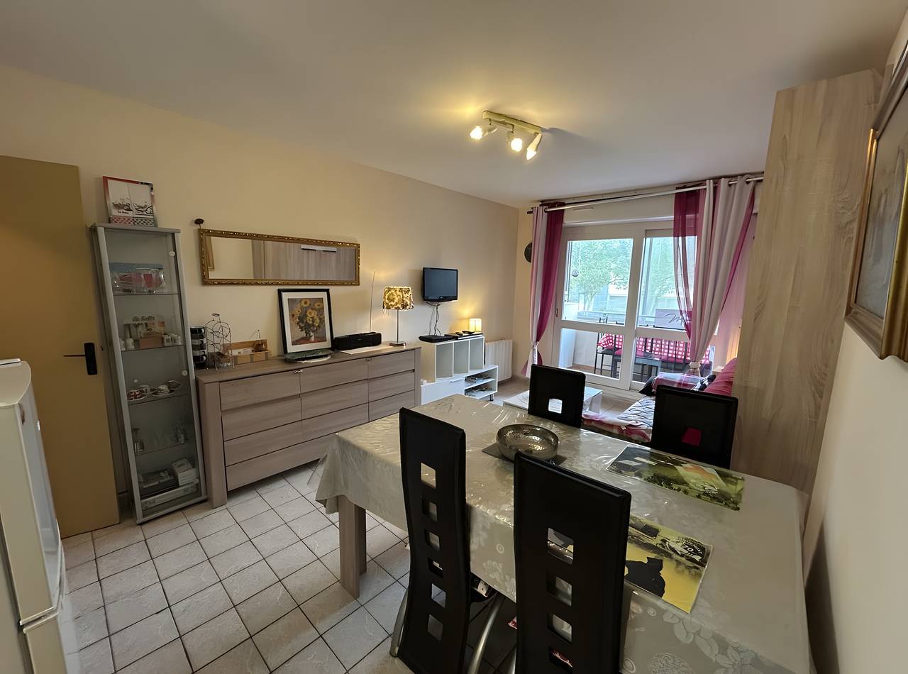 Apartamento entero, Apartamento 'Rez-de-jardin' con Terraza Privada y Wi-Fi in Courseulles-sur-Mer, Región de Caen