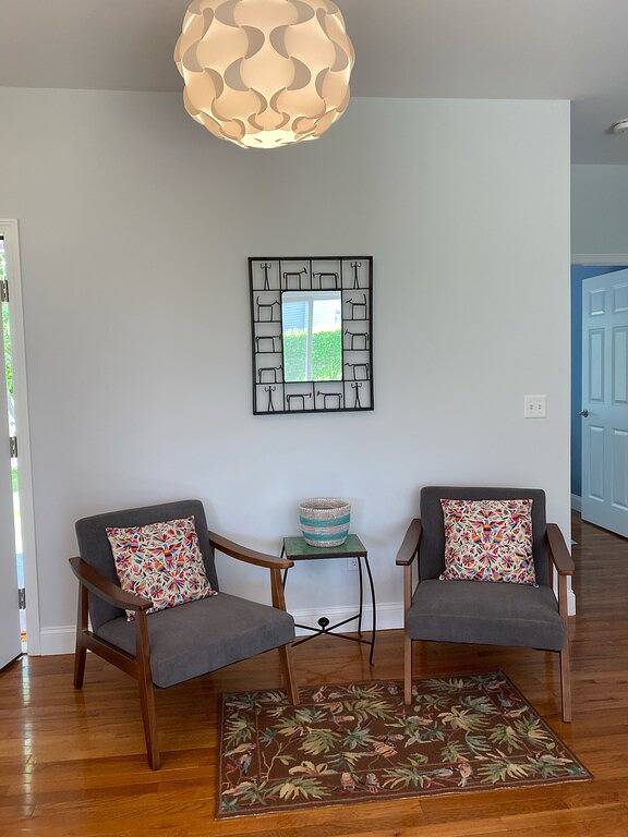 3 Br -Walk to the beaches & Cliff walk. Quiet tree lined neighborhood! in Middletown, Newport County