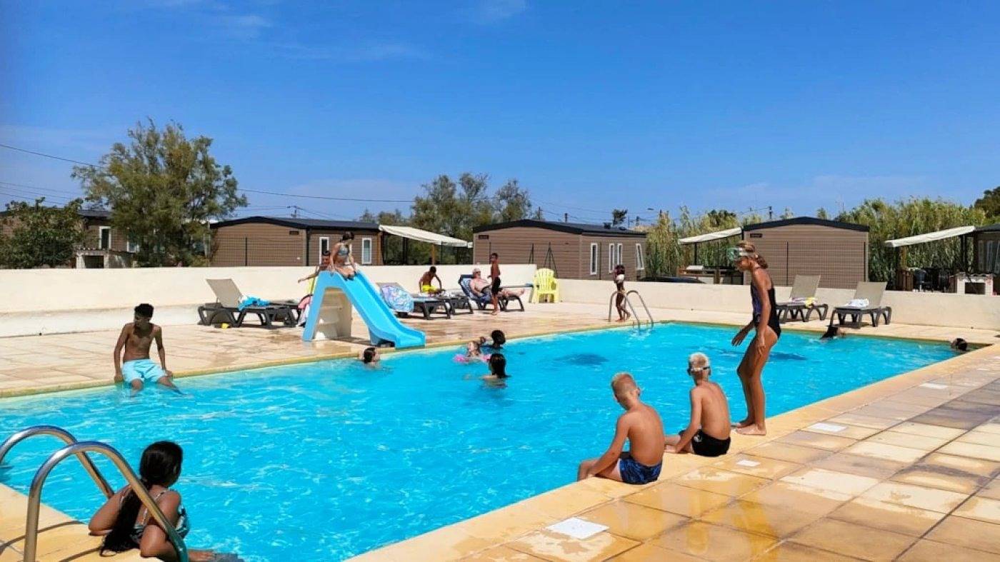 Zecamping 3* pataugeoire piscine locatif Tv clim 34m2 4 pers in Saint-Mitre-les-Remparts, Istres en omgeving