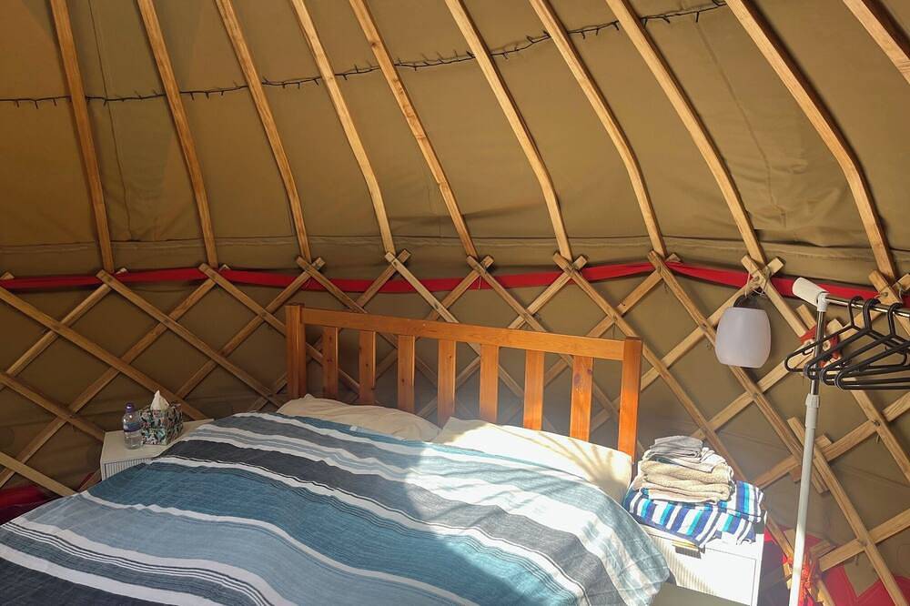 Spacious Yurt - Sleeps 2 -River and mountain view in Contin, Highlands