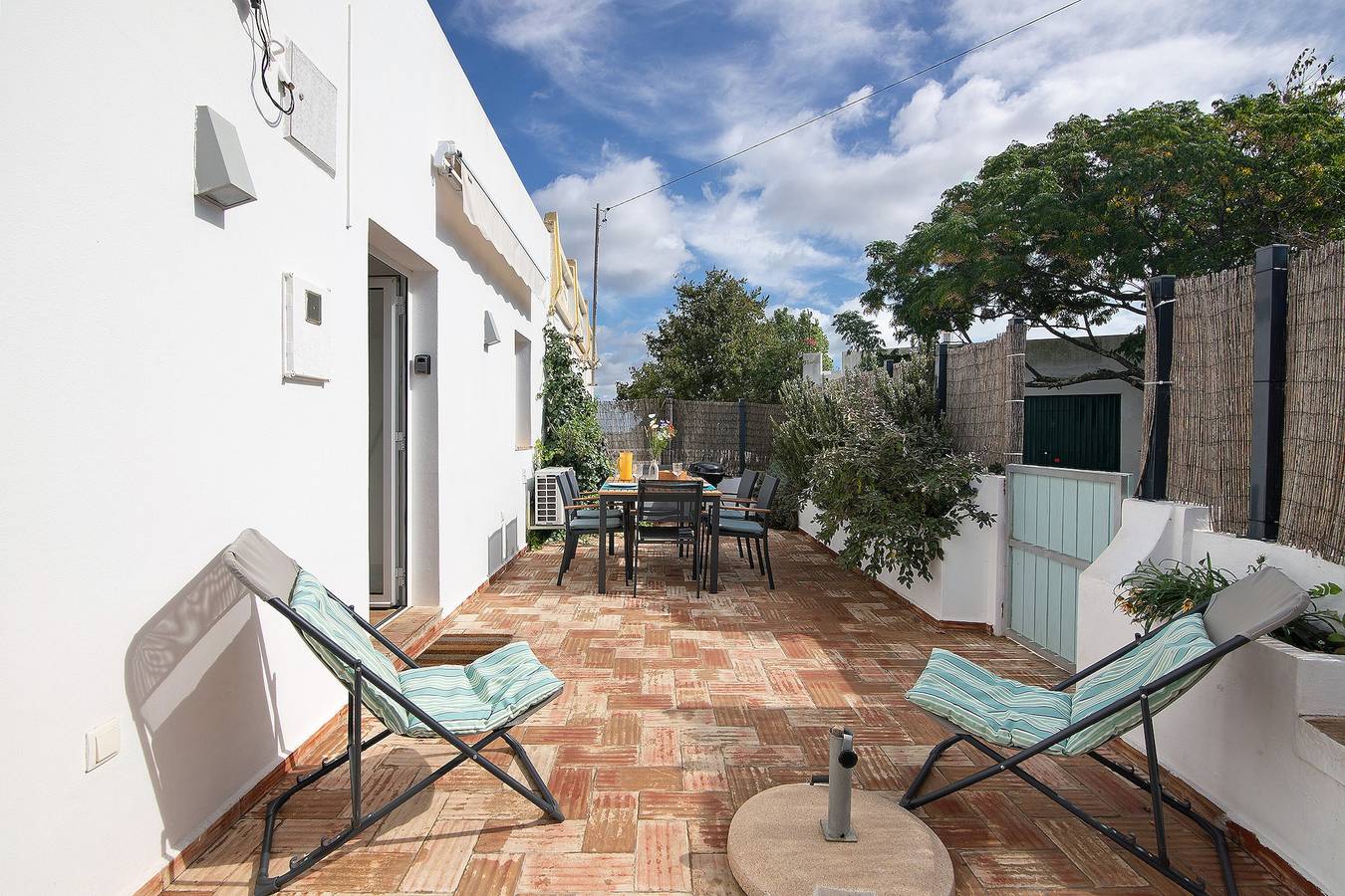 Casa de Férias 'Casa Do Limoeiro' com Jardim Privado, Wi-Fi e Ar Condicionado in Vila Nova de Cacela, Ria Formosa