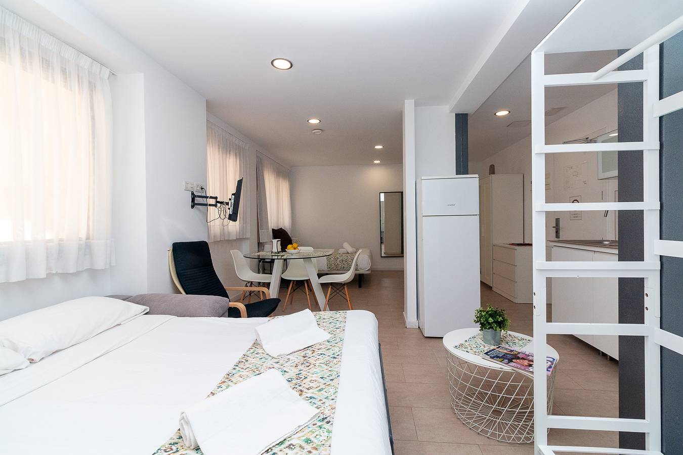 Apartamento entero, Reig 3. Studio up to 4 pax in Valencia, Costa de Valencia