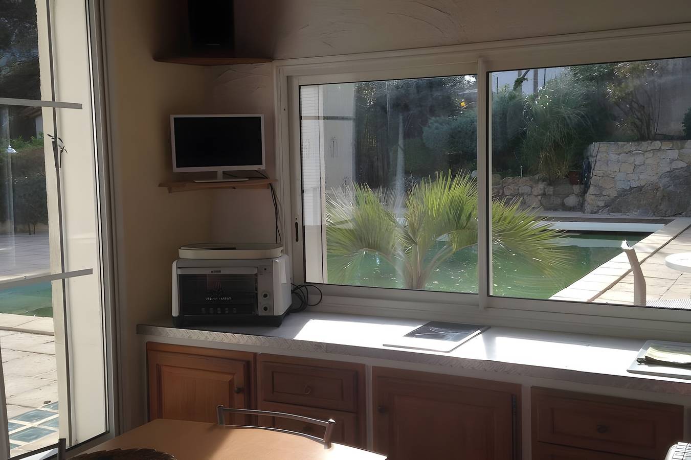 Apartamento entero, Apartamento 'Fleur De Pampa' con piscina privada, Wi-Fi y aire acondicionado in Cassis, Parque nacional de las Calanques