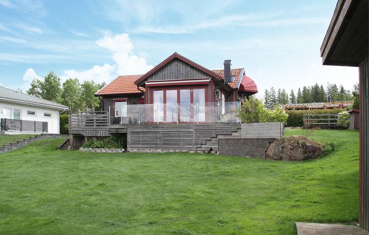 Ferienhaus für 6 Personen, mit Terrasse und Garten sowie Seeblick in Nässjö