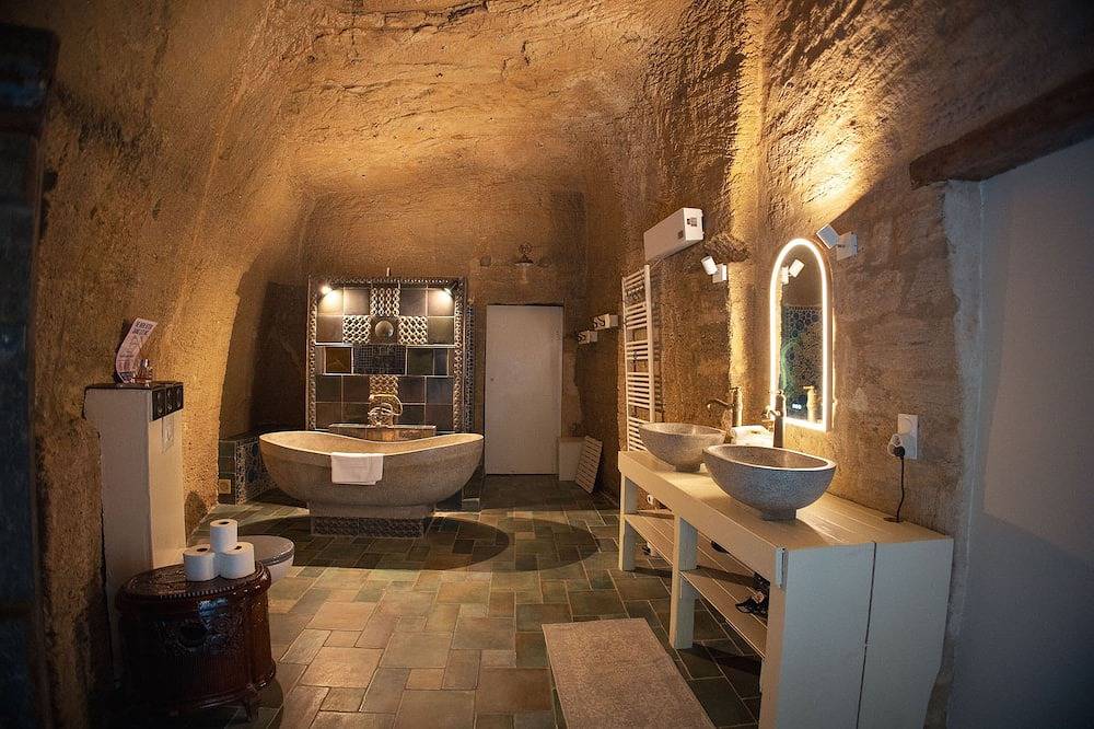 Familienzimmer-Ensuite mit Bad-Übergroß in Doué-la-Fontaine, Loire-Tal