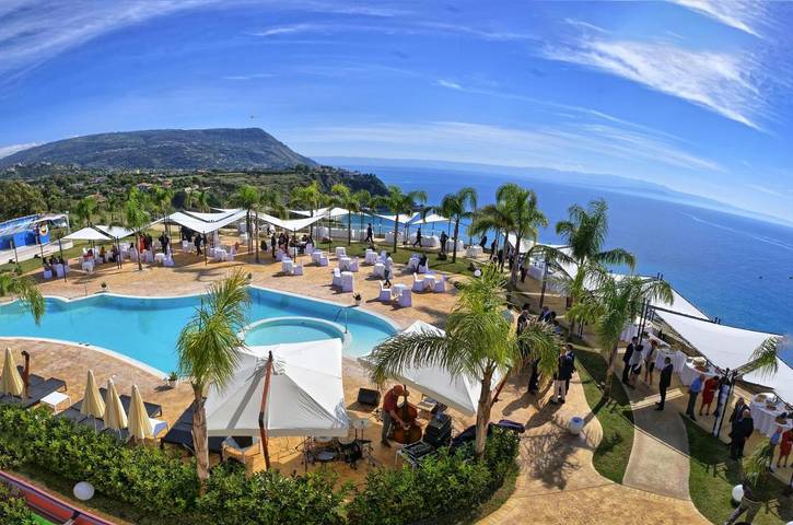 Resort per 5 persone, con piscina e giardino in Capo Vaticano