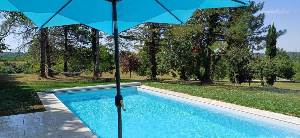 Gîte pour 6 personnes, avec piscine et jardin à Armillac