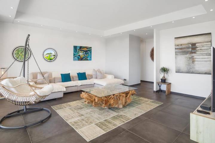 Location de vacances pour 10 personnes, avec piscine et jardin ainsi que terrasse et vue dans Anse Mabouyas - 3