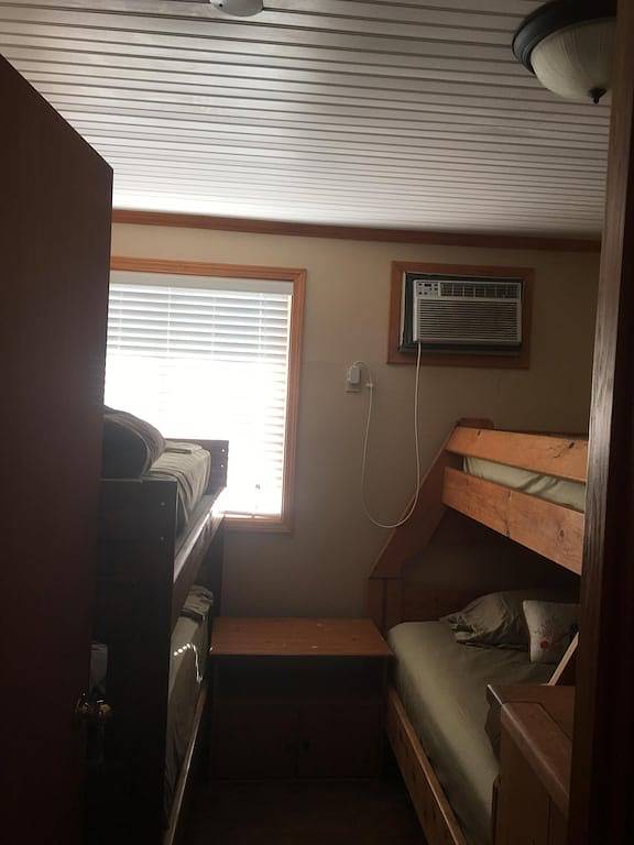 Hausboot liegt in Venedig Marina in Plaquemines Parish