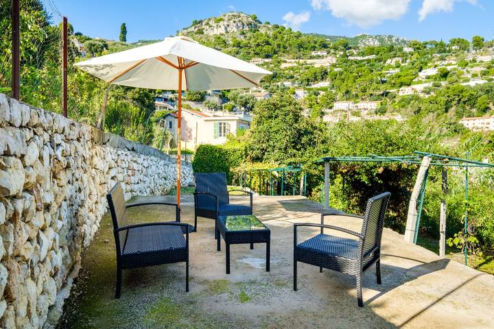 Location de vacances pour 7 personnes, avec jardin ainsi que terrasse et piscine à Beausoleil - 3