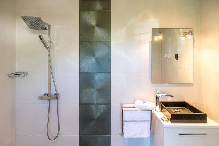 Location de vacances pour 2 personnes, avec piscine ainsi que jacuzzi et jardin à Aubagne - 2