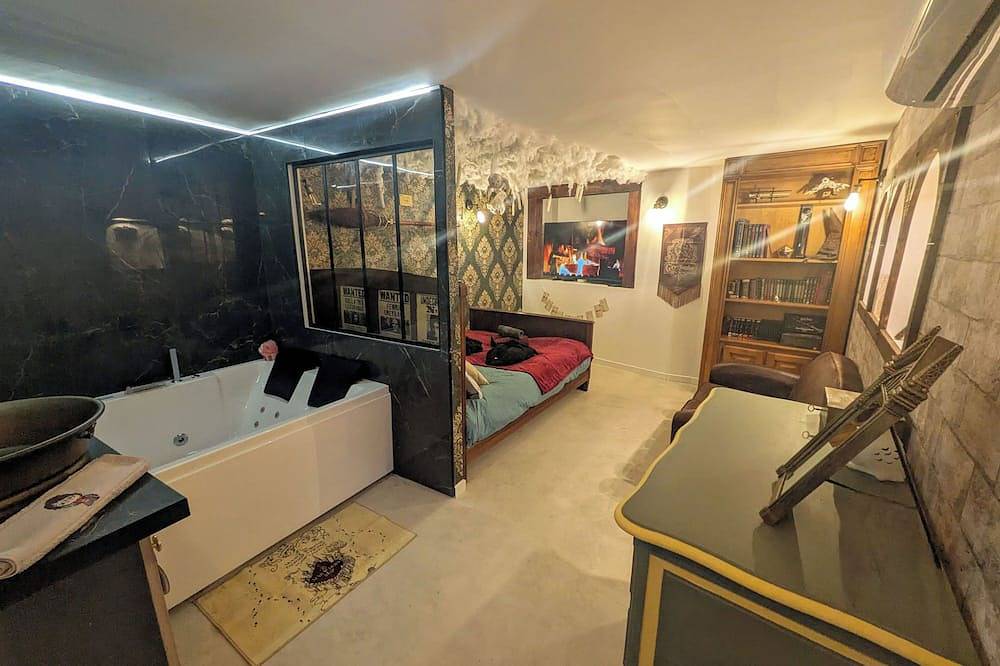 Entire apartment, The Sorcerer's Den in Caumont-sur-Durance, Vaucluse