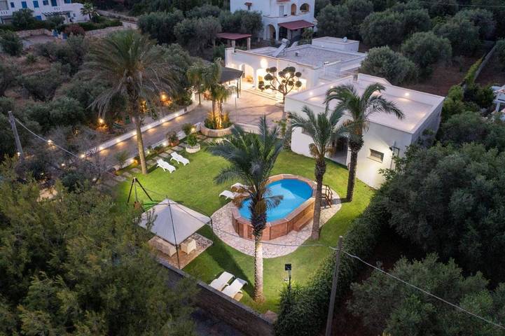Casa vacanza per 12 persone, con Terrazza e Giardino nonché Piscina e Panorama a Alessano