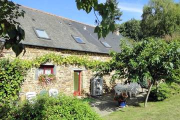 Cottage pour 8 personnes, avec jardin et terrasse à Guer