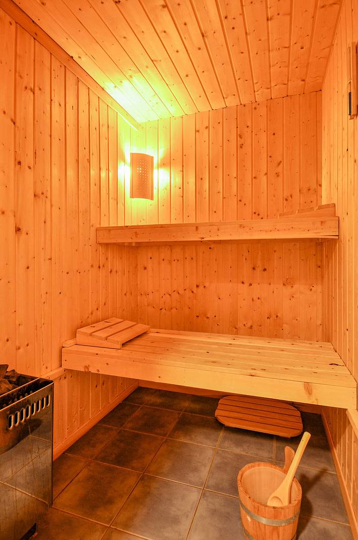 Ferienhaus für 9 Personen, mit Balkon und Whirlpool sowie Terrasse und Sauna im Wallis - 2