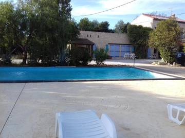 Gîte pour 4 personnes, avec piscine ainsi que vue et jardin à Saint-Estève