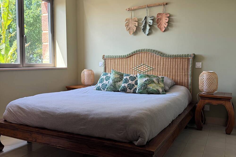 Top-of-the-range large-capacity gîte in Meyssac, Brive-la-Gaillarde region