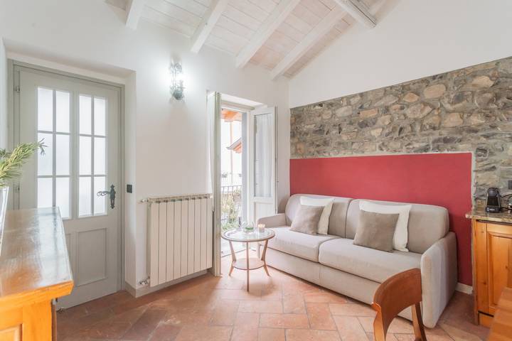 Gîte pour 4 personnes, avec terrasse à Lenno - 2