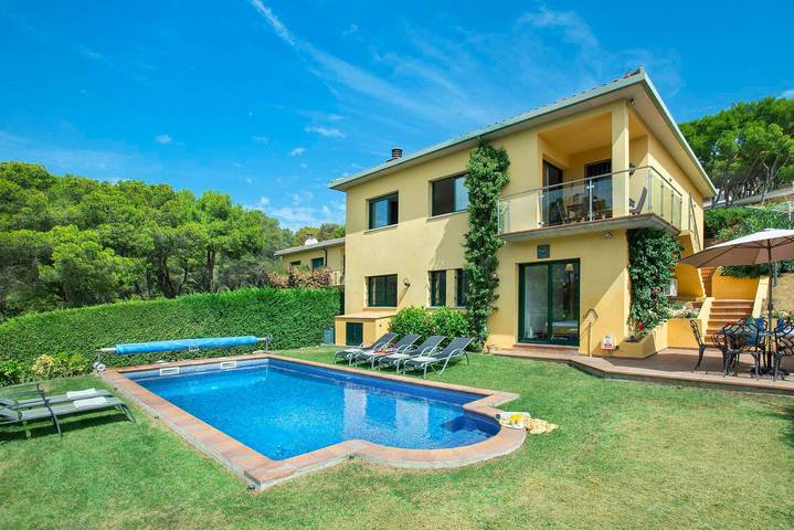 Villa for 6 people, with Garden in Tamariu