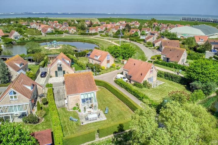 Ferienhaus für 8 Personen, mit Balkon/Terrasse und Terrasse in Zeeland