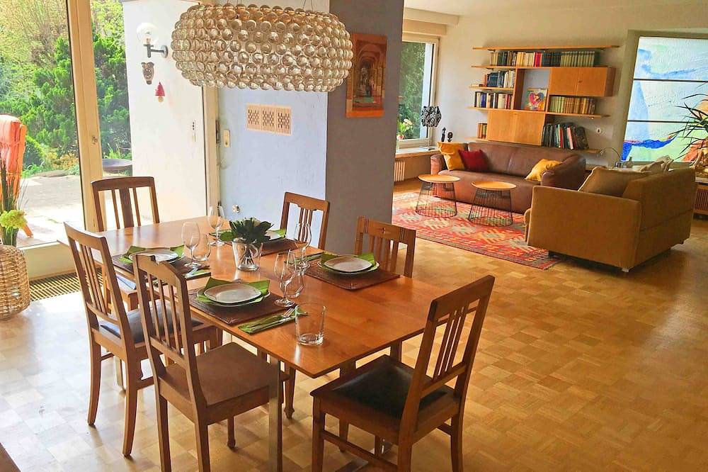 Ganze Wohnung, Lichtdurchflutete große Ferienwohnung - am Chiemsee und den Bergen in Prien, Prien am Chiemsee