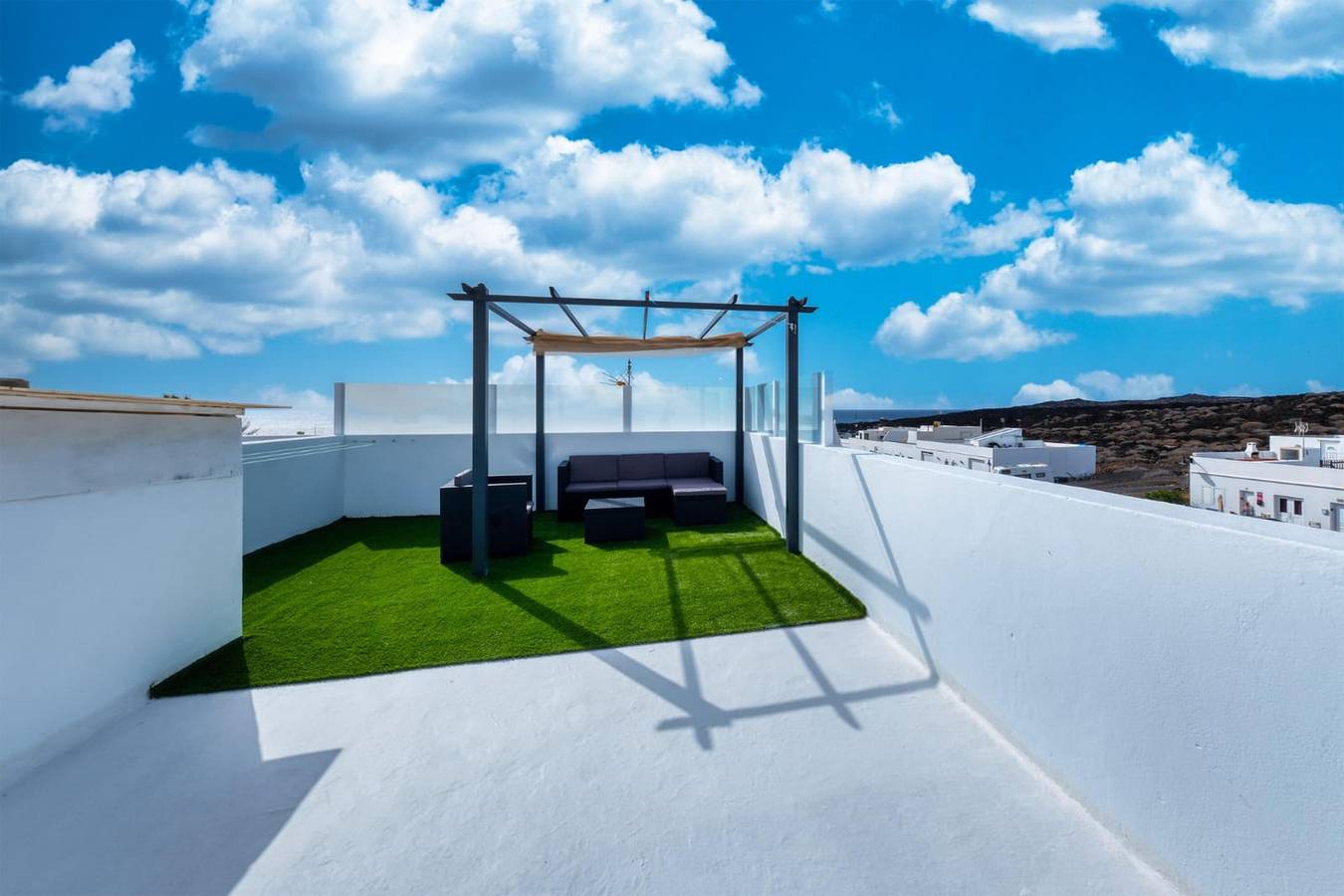 Apartamento entero, Apartamento vacacional 'El Golfito' con vistas al mar, terraza privada y Wi-Fi in El Golfo, Parque Nacional de Timanfaya