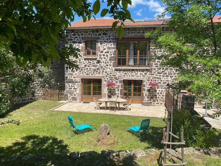Gîte pour 8 personnes, avec Terrasse et Jardin dans Saint-Christophe-sur-Dolaison